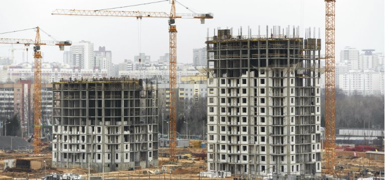 क्या रिहायशी परियोजना के दूसरे या तीसरे चरण में निवेश करना उचित है?